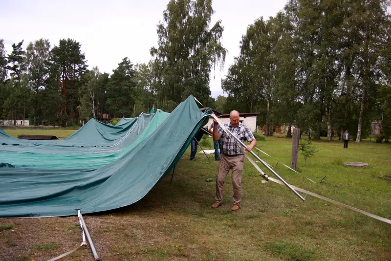 Lielā telts sanāksme Mazirbē