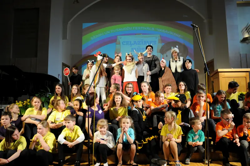 Bērnu un pusaudžu festivāls „Varavīksne”