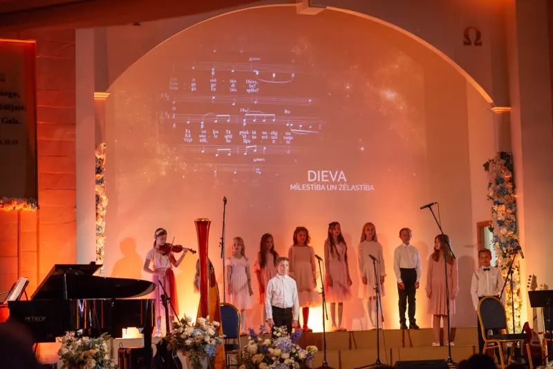 Dziesmu grāmatas atklāšana