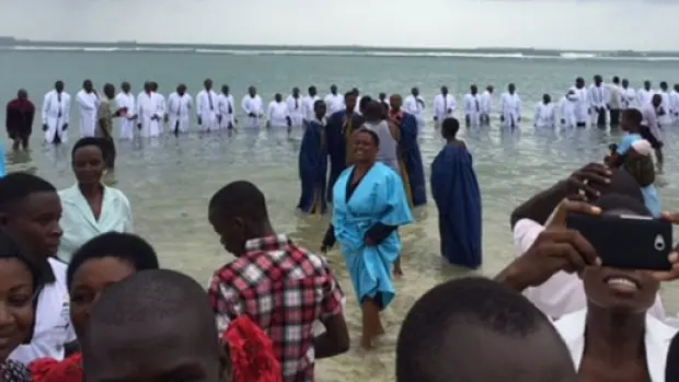 Adventisti „satricina Āfriku Kristum” ar 2309 kristībām Indijas okeānā