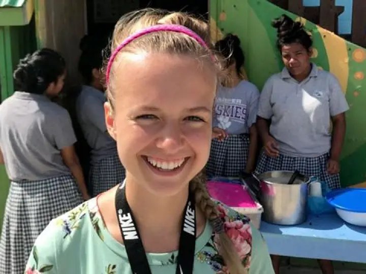 Ievainota un nomākta, misionāre sāk prieka žurnālu